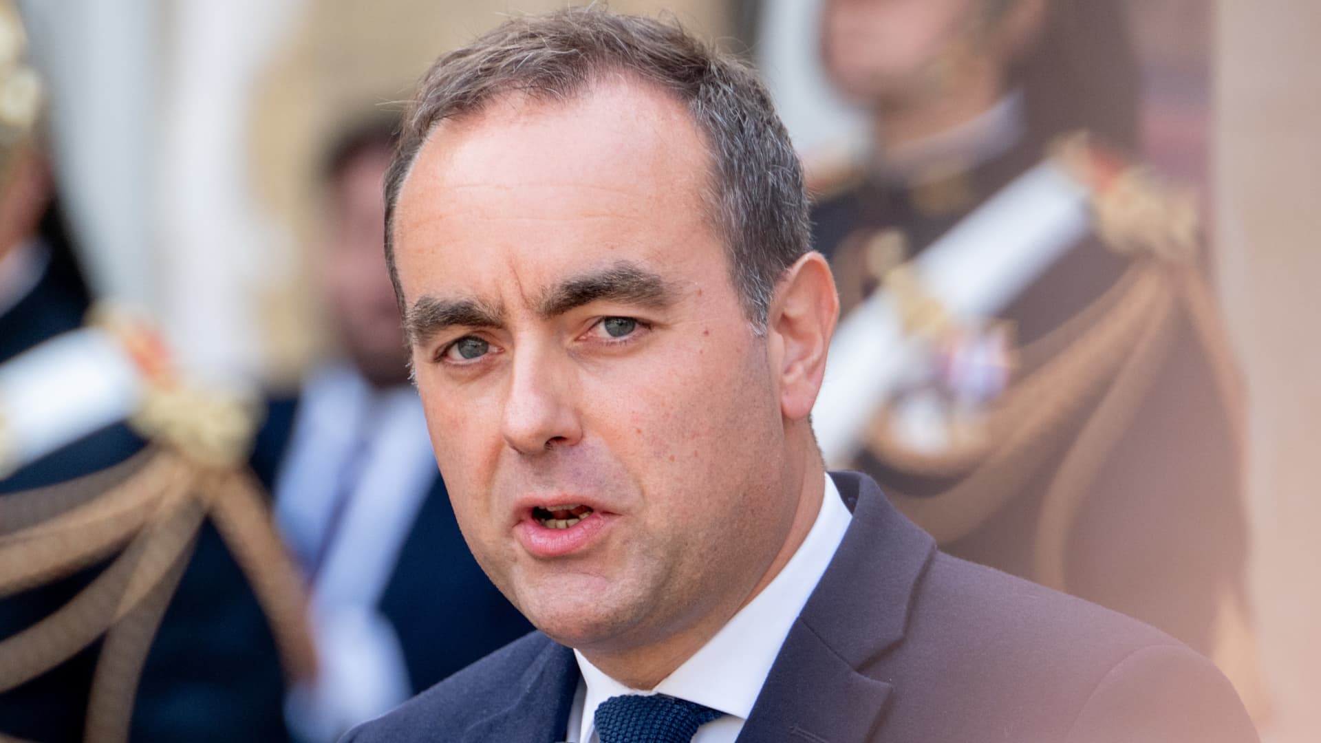 france’s-new-pm-resigns-as-political-chaos-continues