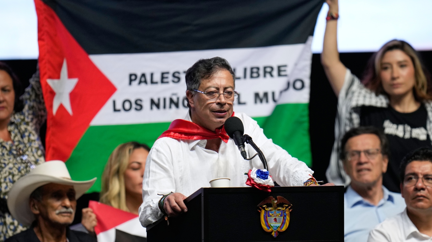 trump-announces-tariffs-and-an-end-to-us.-aid-to-colombia-amid-clash-over-drug-trade