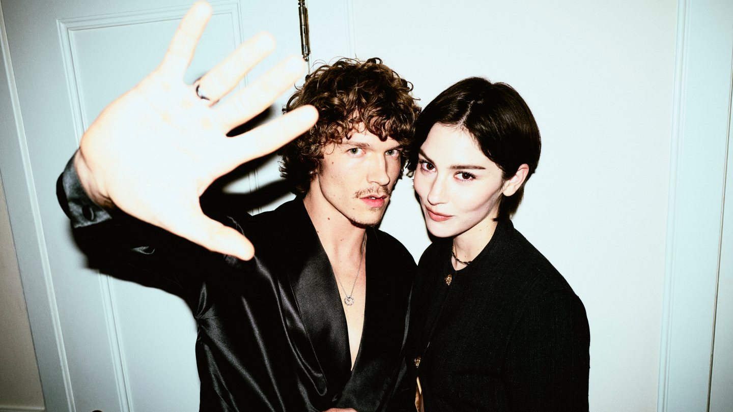 inside-chanel’s-chateau-dinner-with-gracie-abrams,-lily-allen-and-a-crush-around-connor-storrie